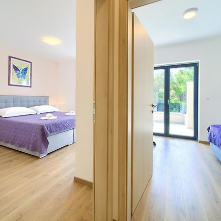 Apartments Paola & Karla With Pool Krk Town Quarto foto