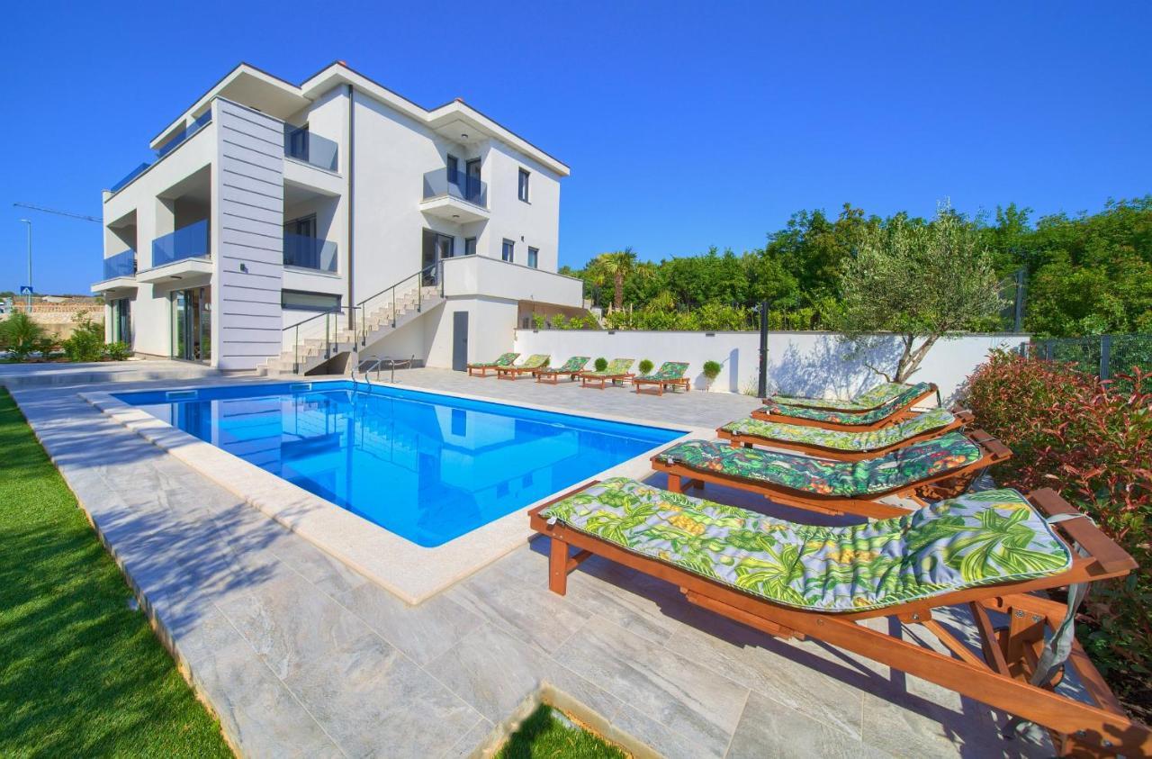 Apartments Paola & Karla With Pool Krk Town Exterior foto