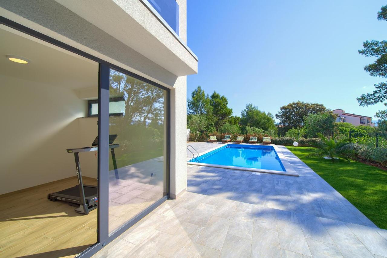 Apartments Paola & Karla With Pool Krk Town Exterior foto
