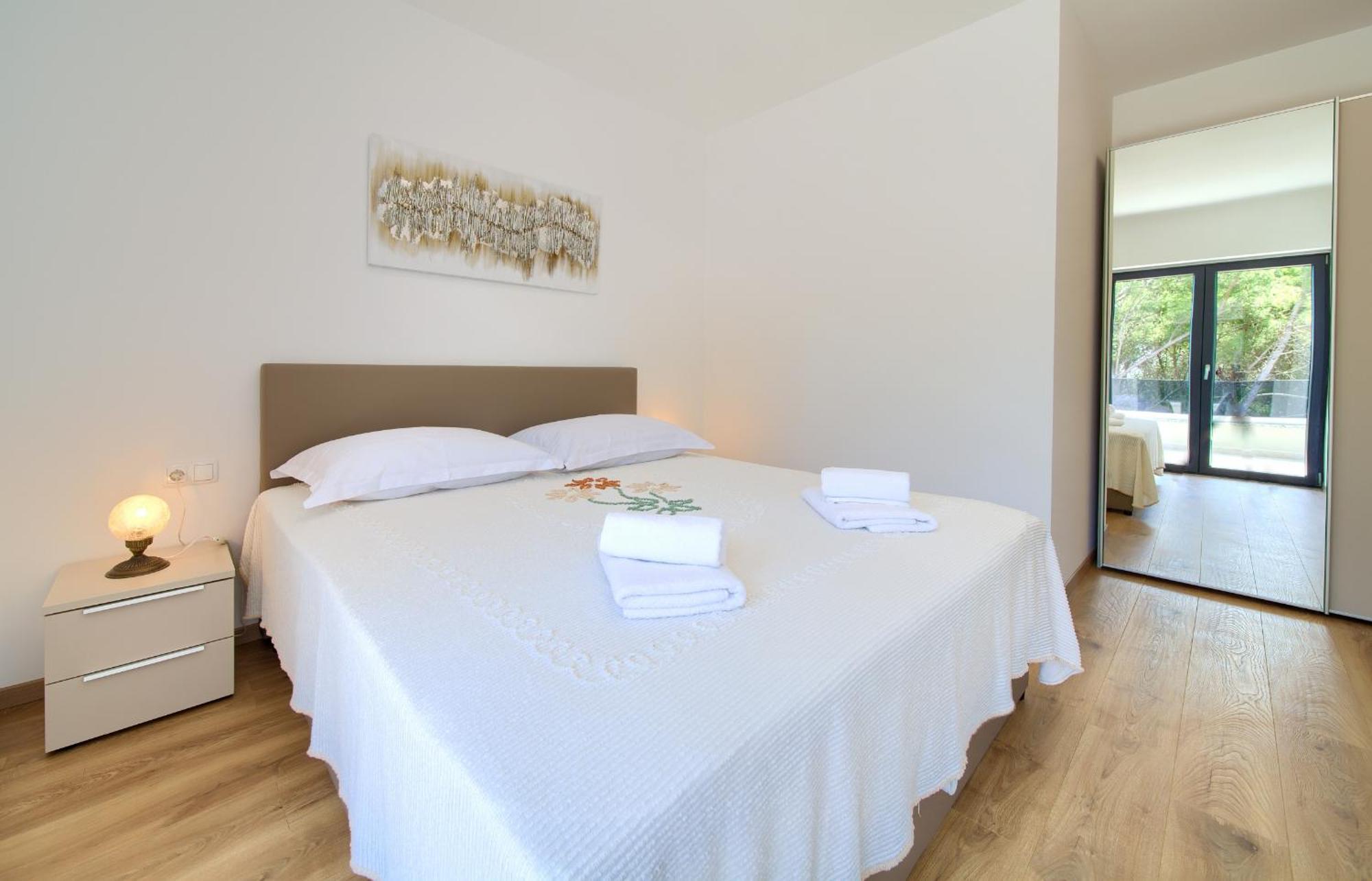 Apartments Paola & Karla With Pool Krk Town Quarto foto